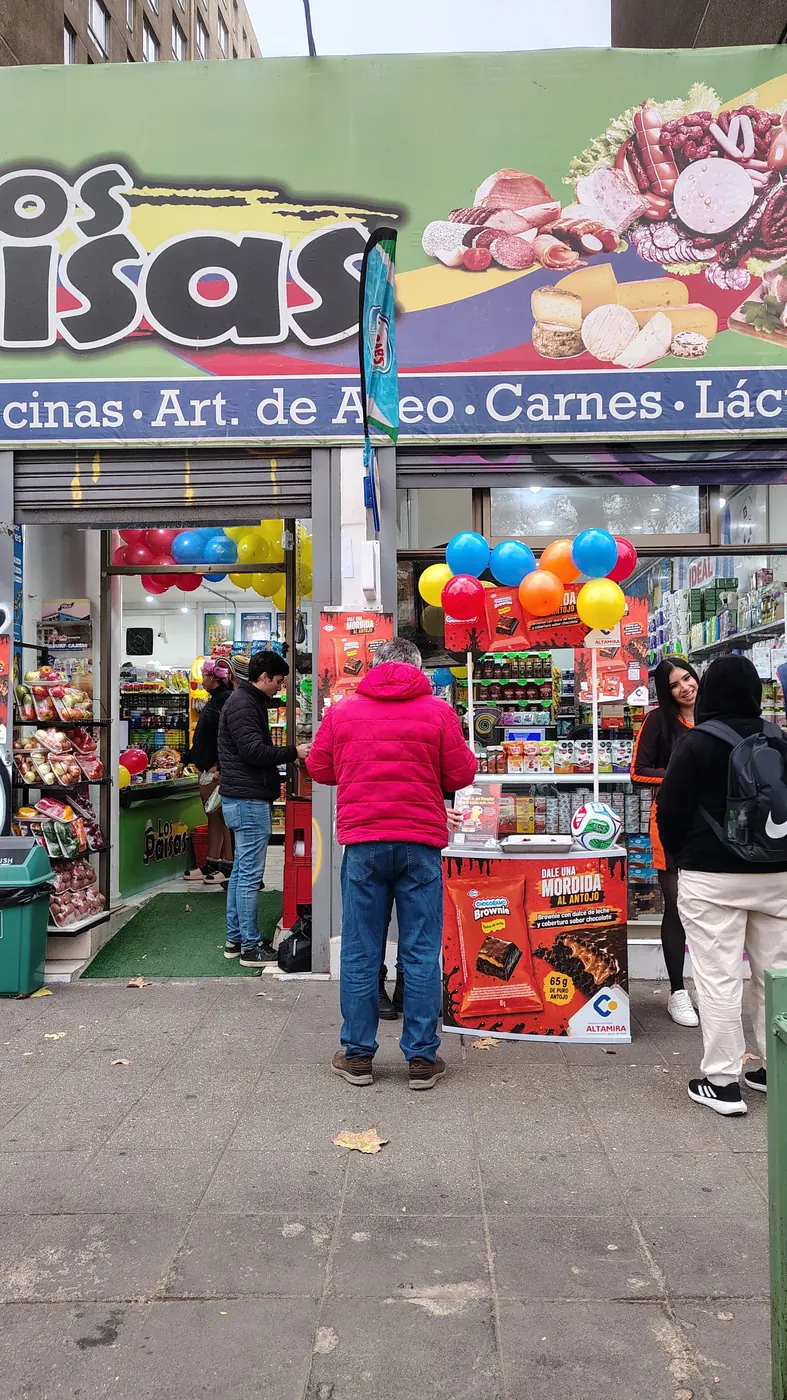 Exhibidor Chocoramo instalado en punto de venta